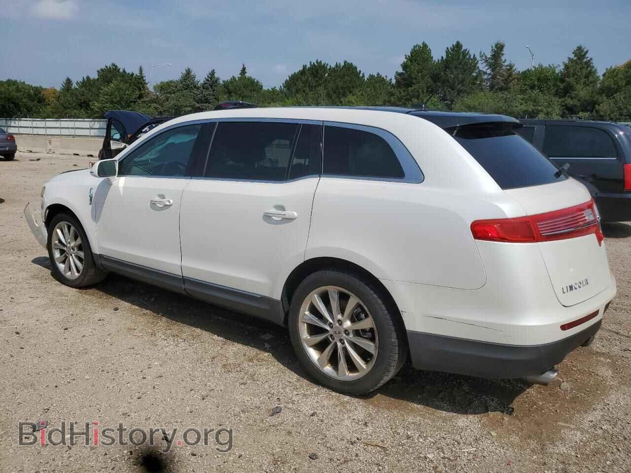 2011 LINCOLN MKT - VIN: 2LMHJ5AT5BBJ52105 - Фото 2