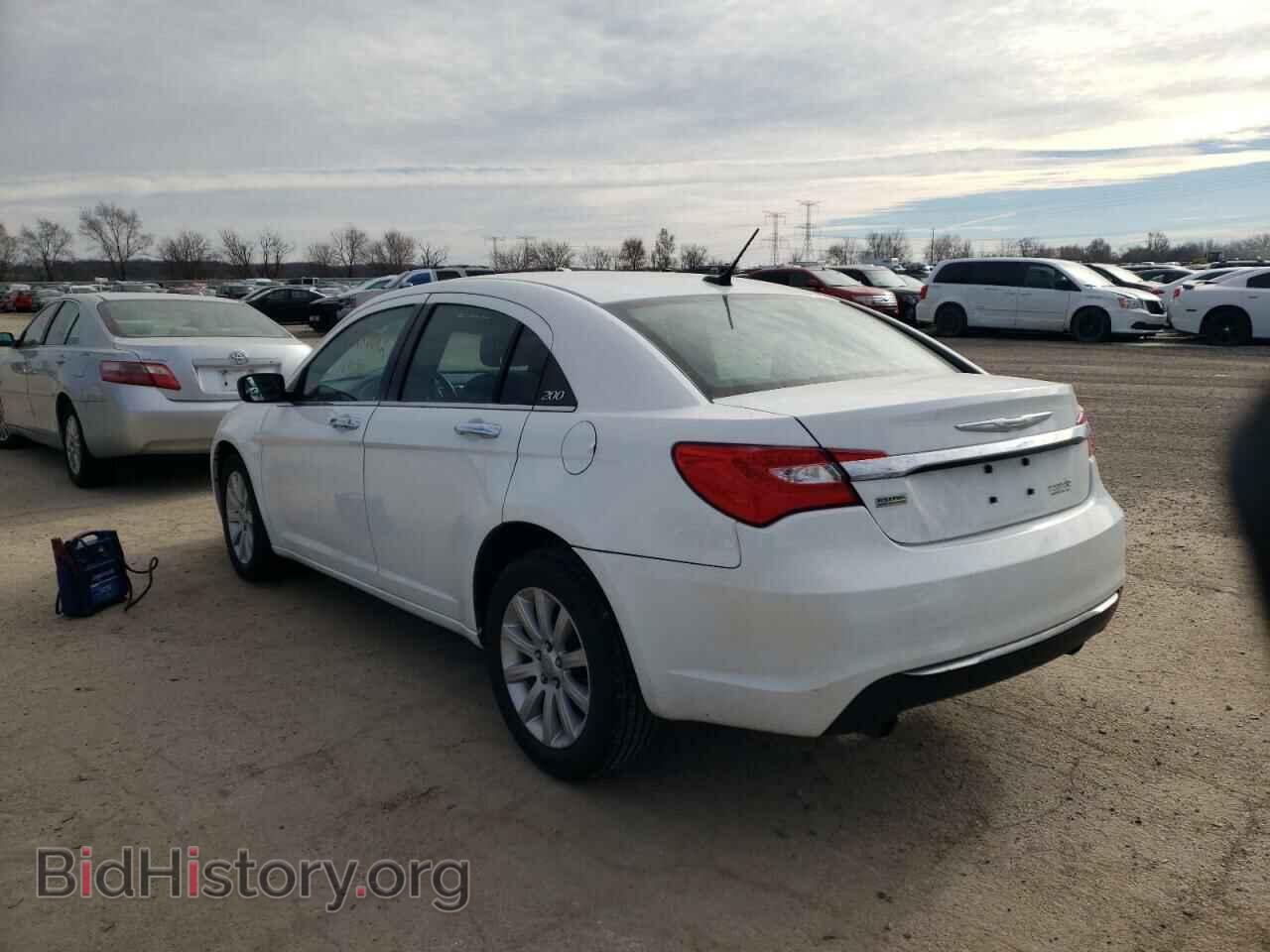 2014 CHRYSLER 200 - VIN: 1C3CCBCGXEN236176 - Фото 2