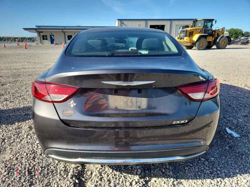 2016 Chrysler 200 (VIN 1C3CCCAB1GN102057) — photo 6 of 15
