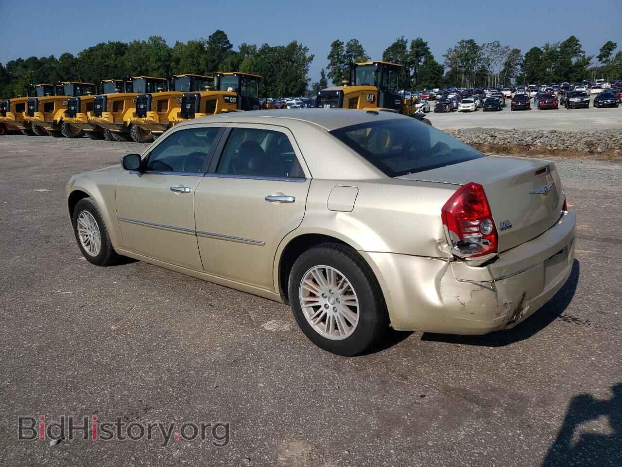 2010 CHRYSLER 300 - VIN: 2C3CA5CV0AH206466 - Фото 2