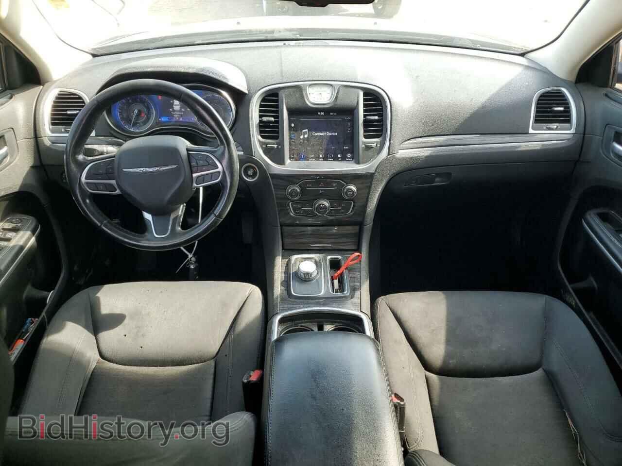 2019 CHRYSLER 300 - VIN: 2C3CCAAG0KH636880 - Фото 8