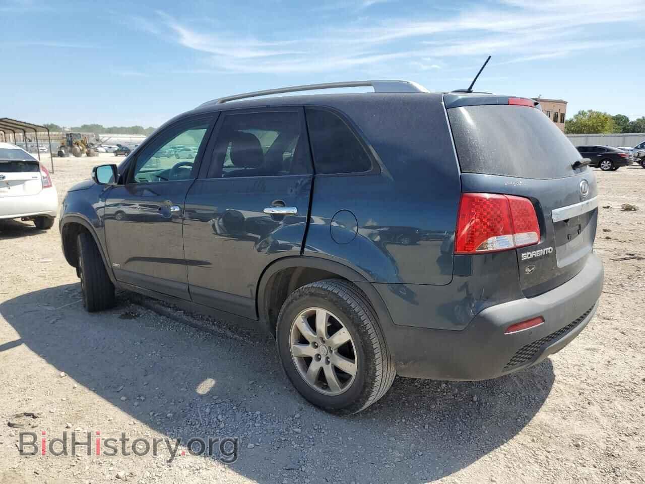 2011 KIA SORENTO - VIN: 5XYKTDA16BG070033 - Фото 2