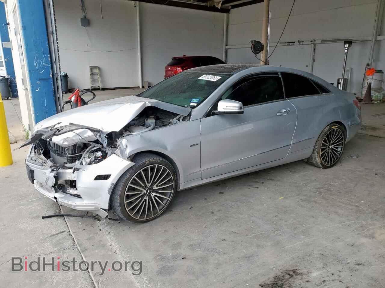Photo WDDKJ5KBXCF176420 - MERCEDES-BENZ E-CLASS 2012