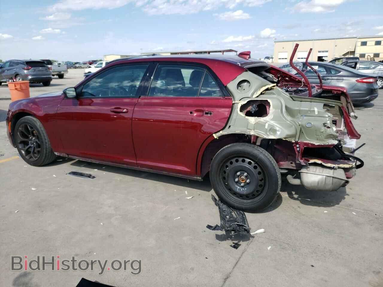 2019 CHRYSLER 300 - VIN: 2C3CCAAG2KH727116 - Фото 2