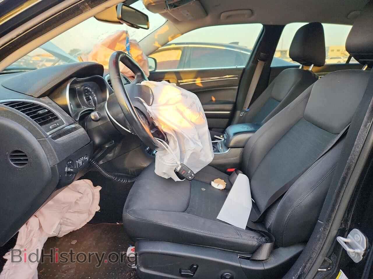 2019 CHRYSLER 300 - VIN: 2C3CCAAG9KH661180 - Фото 7