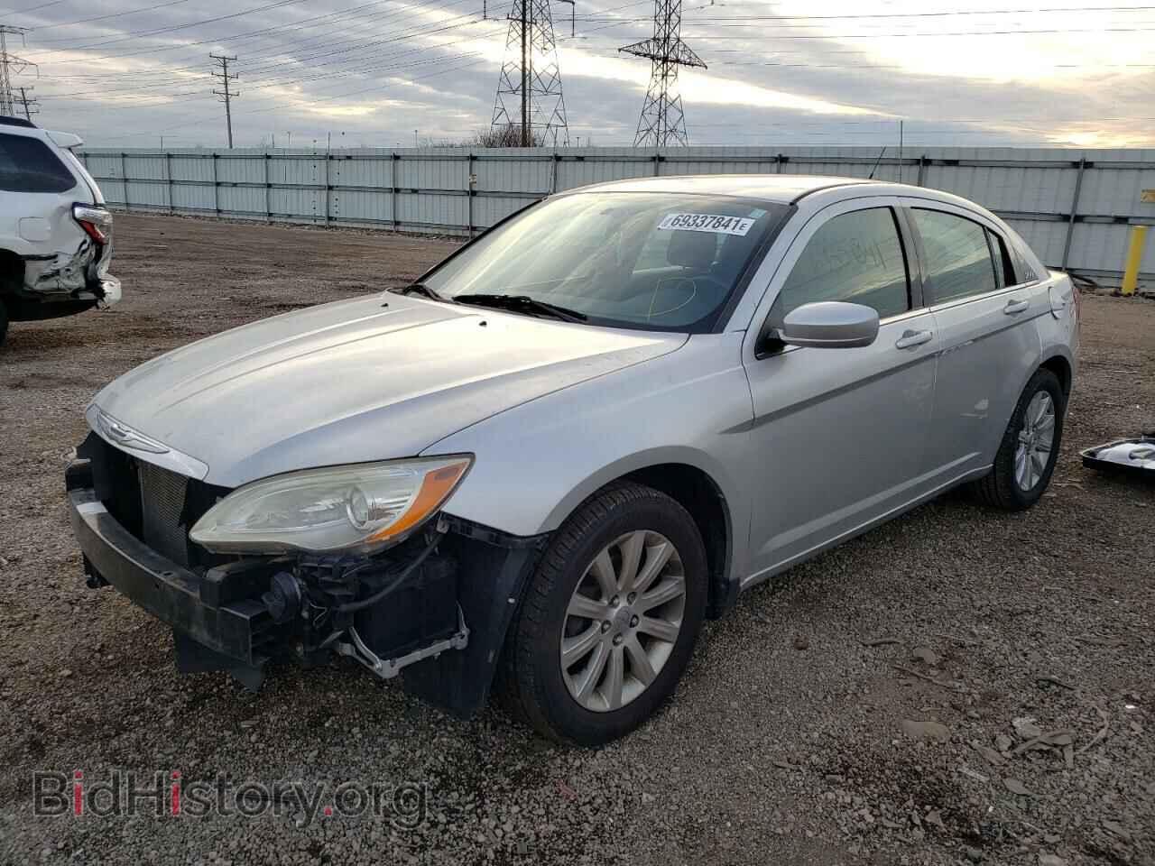 2011 CHRYSLER 200 - VIN: 1C3BC1FB2BN525666 - Фото 2