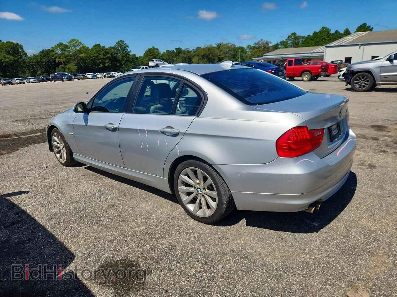 2011 BMW 3 SERIES - VIN: WBAPH7C5XBE673839 - Photo 2