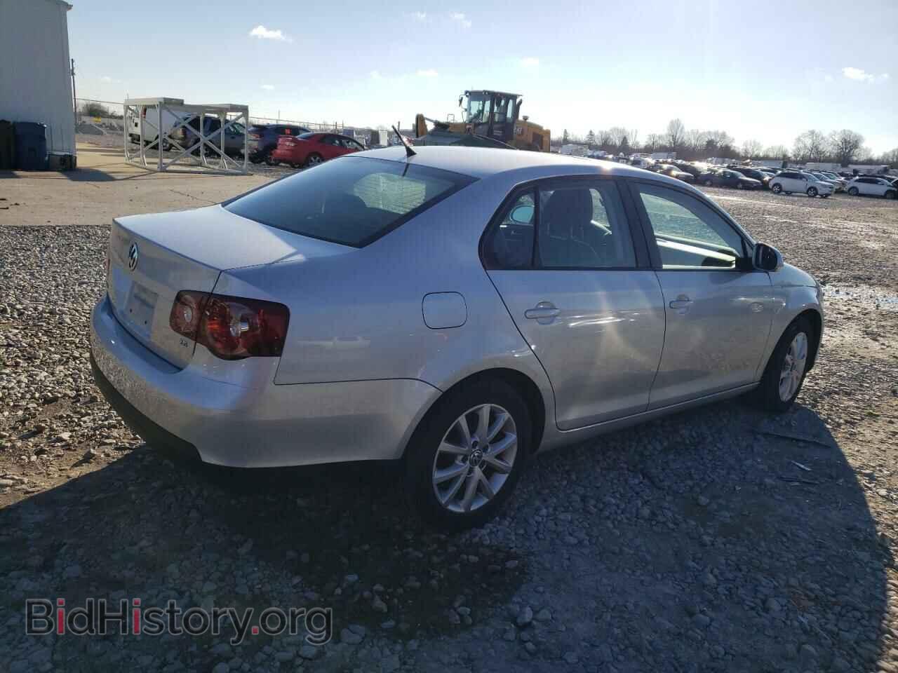 2010 VOLKSWAGEN JETTA - VIN: 3VWRX7AJ2AM129971 - Фото 3