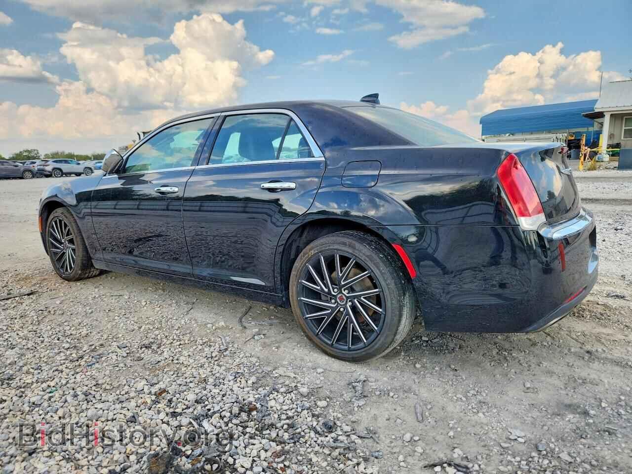 2017 CHRYSLER 300 - VIN: 2C3CCAET1HH582327 - Фото 2