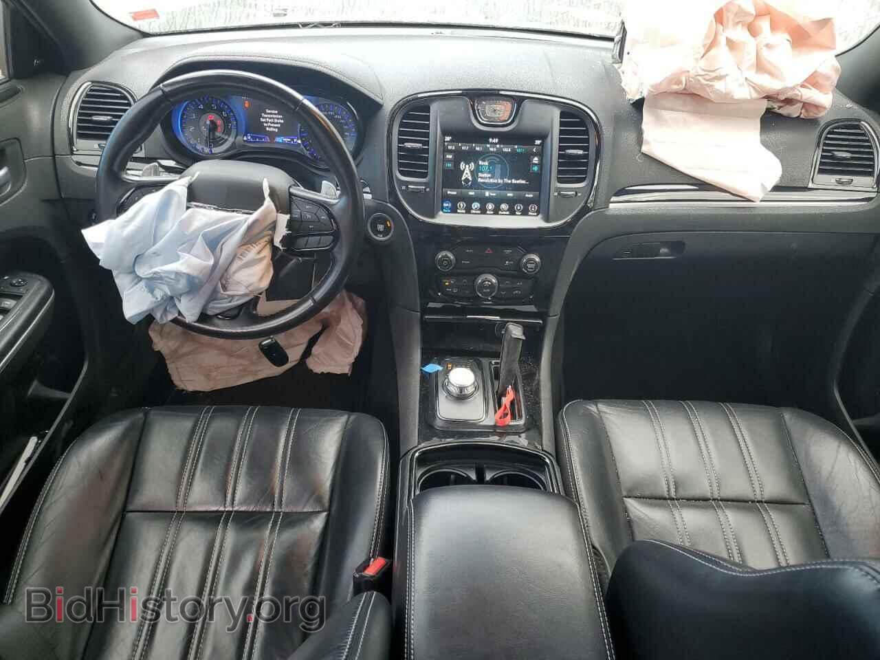 2019 CHRYSLER 300 - VIN: 2C3CCABG8KH546830 - Фото 8