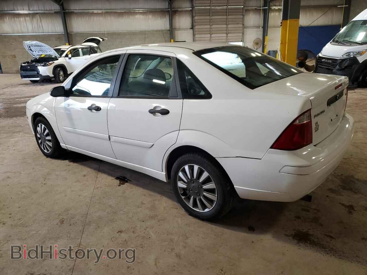 2005 FORD FOCUS - VIN: 1FAFP34N35W212933 - Фото 2