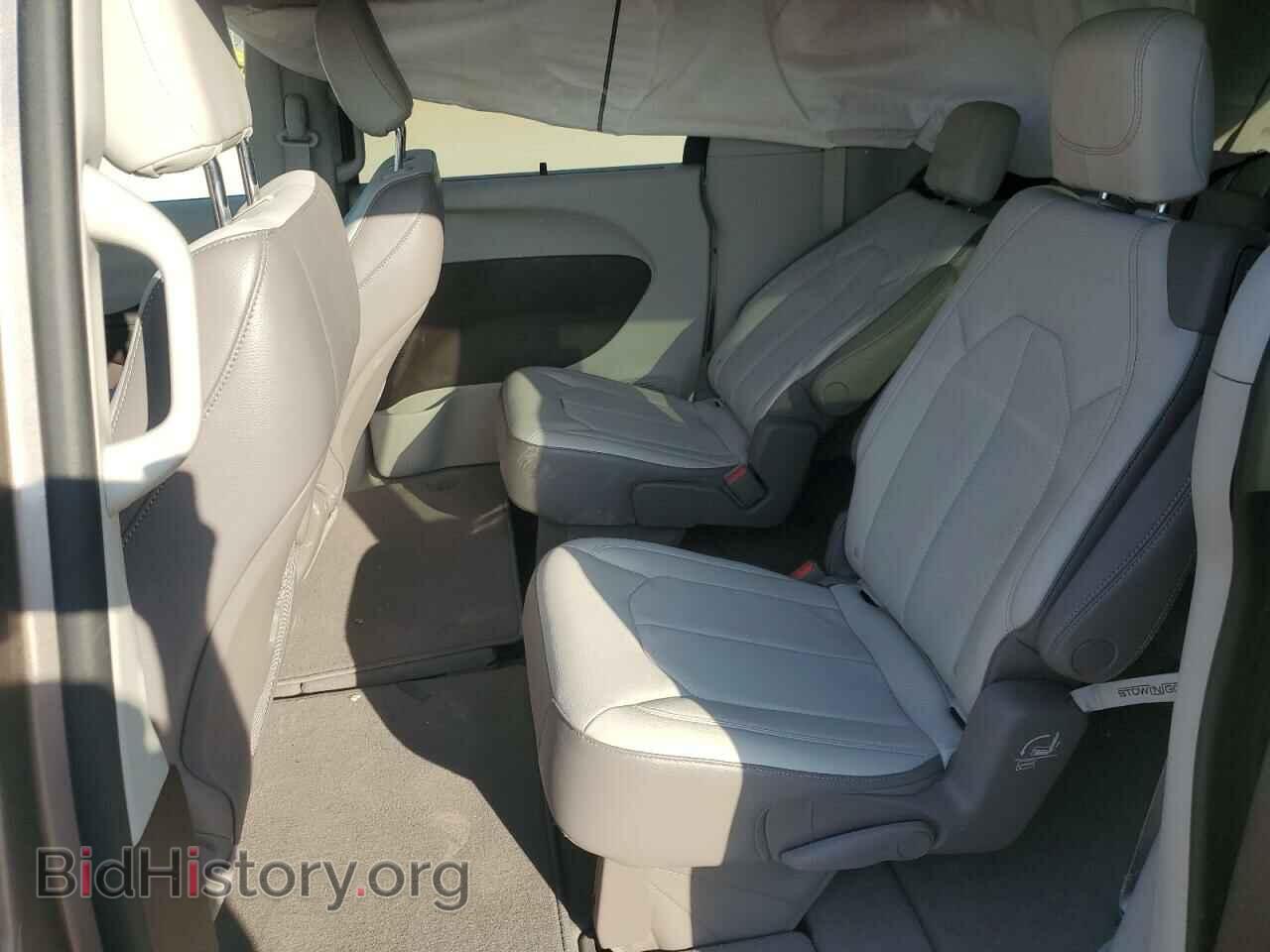 2018 CHRYSLER All Models - VIN: 2C4RC1BG3JR114709 - Photo 11