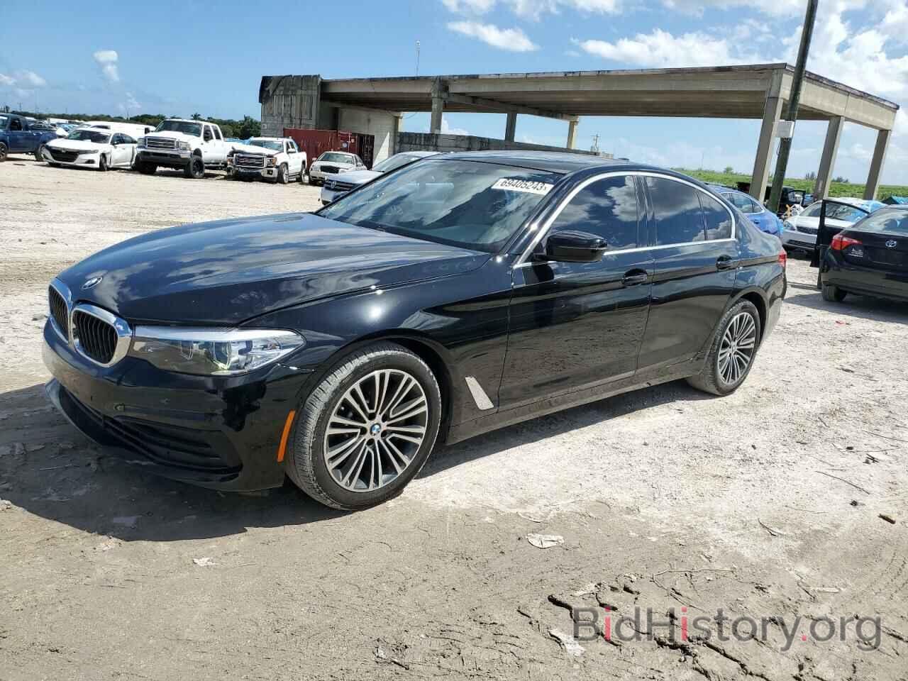 Photo WBAJA5C59KWA57867 - BMW 5 SERIES 2019