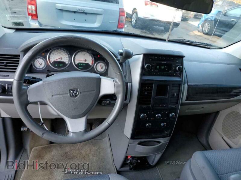 2010 Dodge CARAVAN (VIN 2D4RN5D19AR333929) — photo 8 of 12