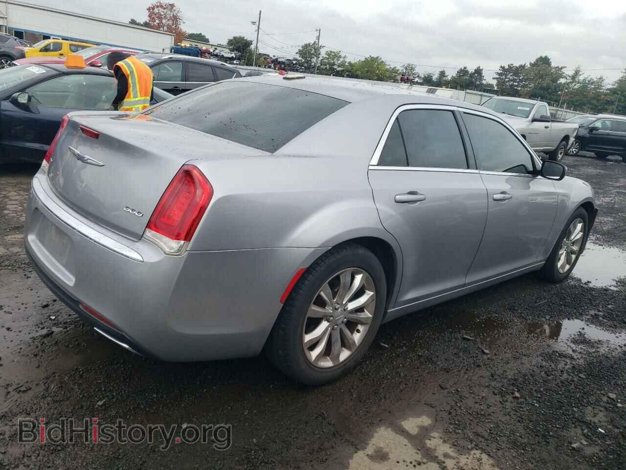 2017 CHRYSLER 300 - VIN: 2C3CCARG6HH586127 - Фото 3