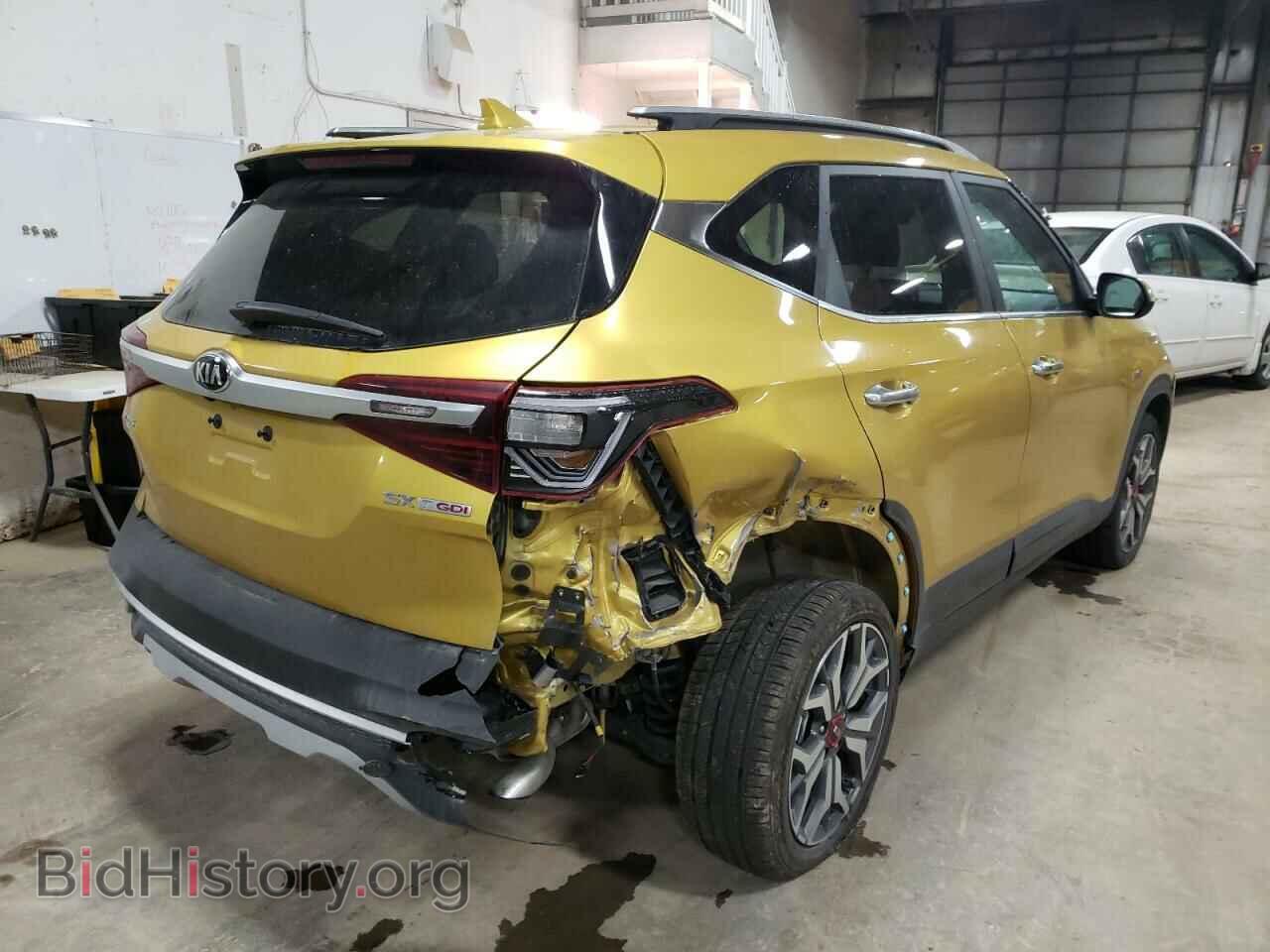2021 KIA SELTOS - VIN: KNDETCA29M7175407 - Фото 4