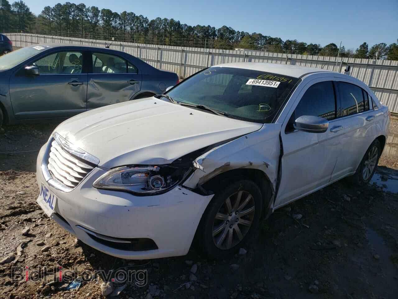 2013 CHRYSLER 200 - VIN: 1C3CCBBG8DN531941 - Фото 2
