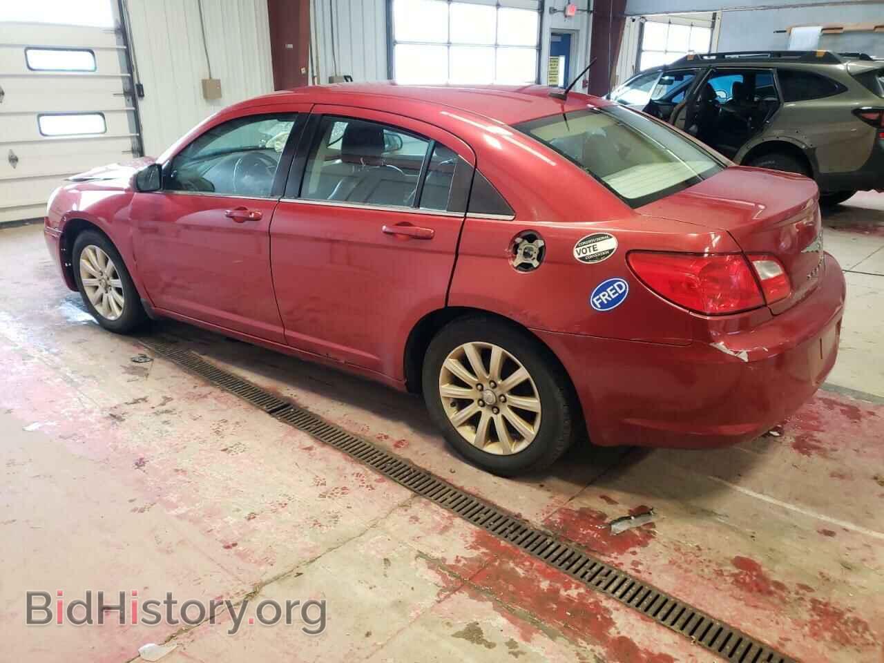 2010 CHRYSLER SEBRING - VIN: 1C3CC5FB2AN229749 - Фото 2