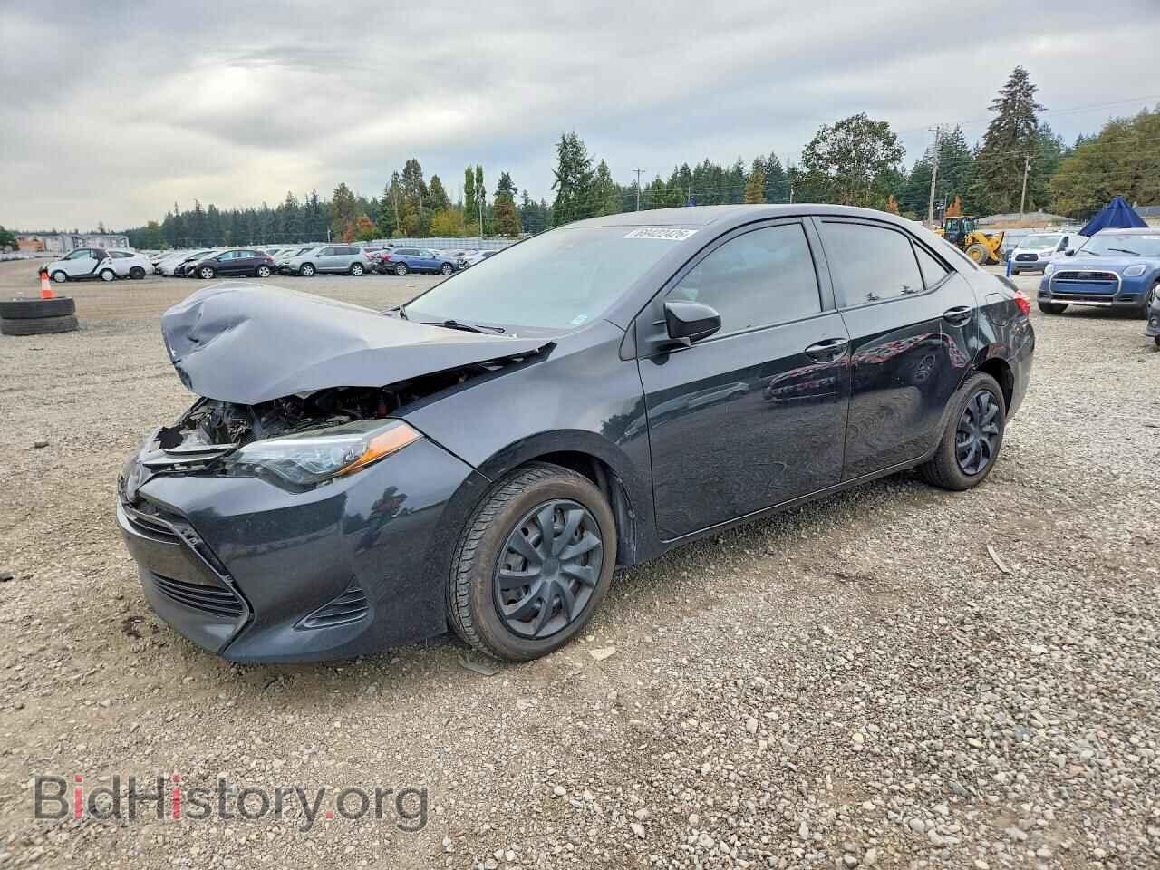 Photo 5YFBURHE0JP815212 - TOYOTA COROLLA 2018