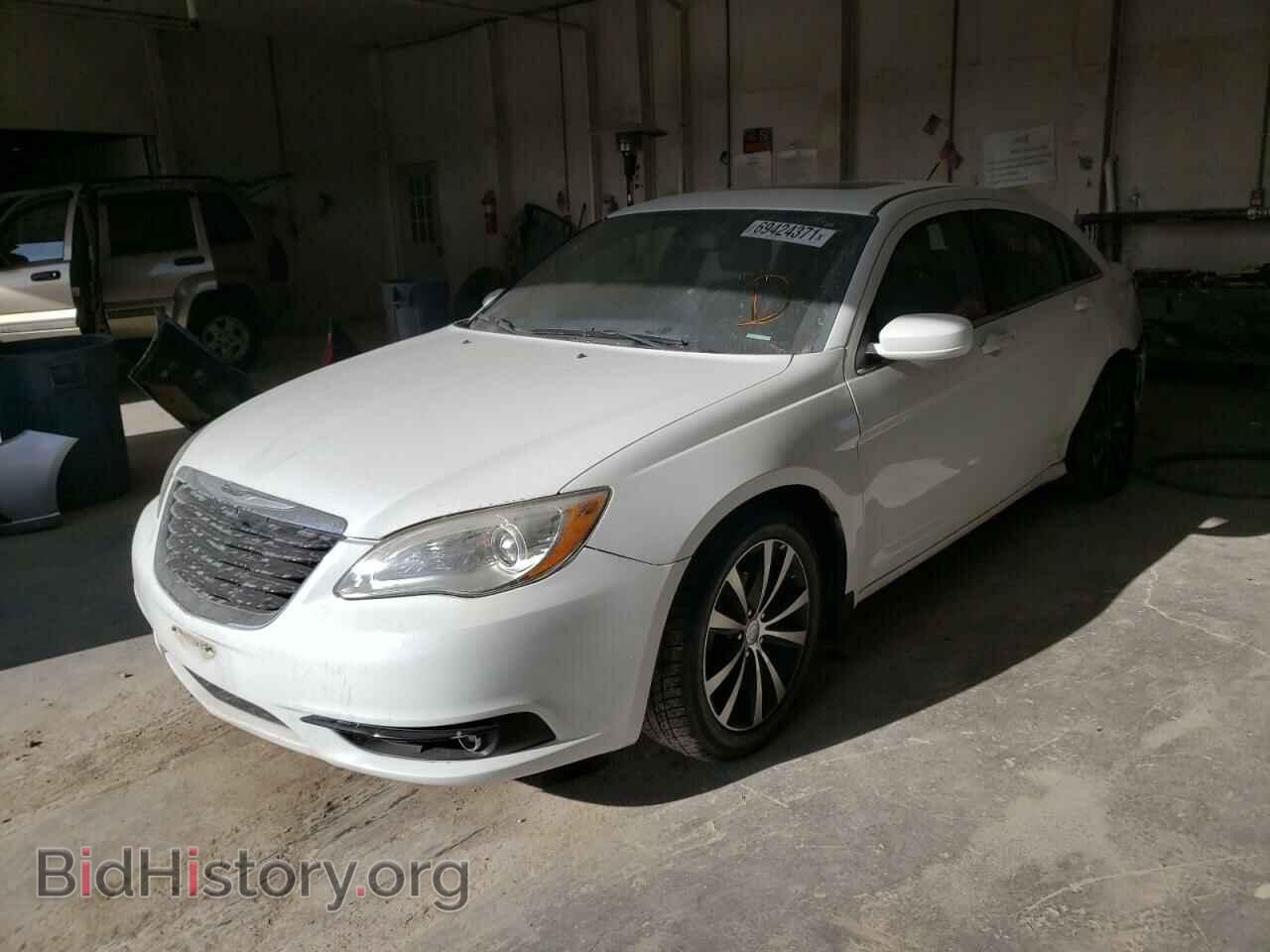 2013 CHRYSLER 200 - VIN: 1C3CCBCG1DN737407 - Фото 2