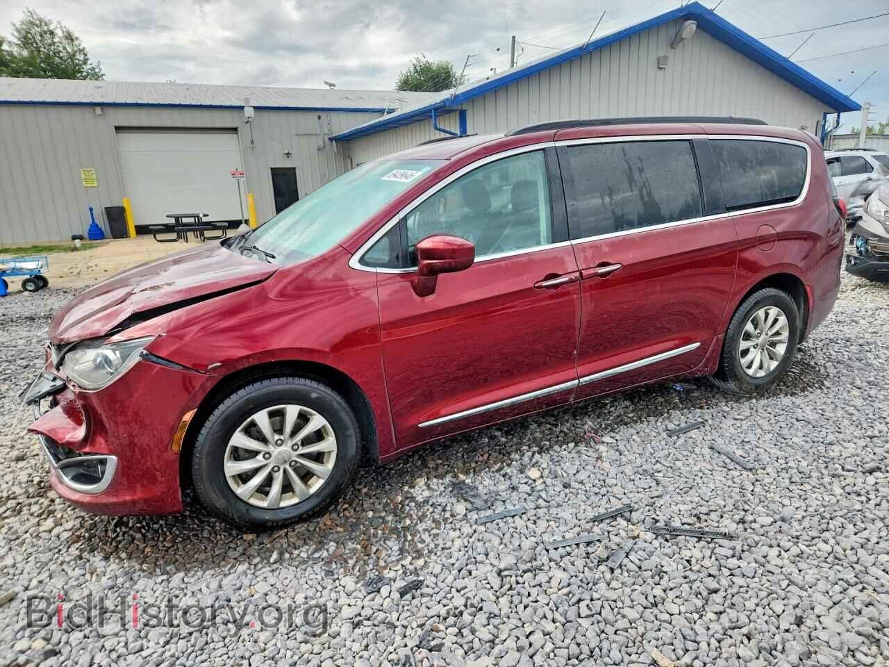 2017 Chrysler PACIFICA Touring L (VIN 2C4RC1BG1HR592265) — фото 1 из 15, Copart, повреждение: передняя часть