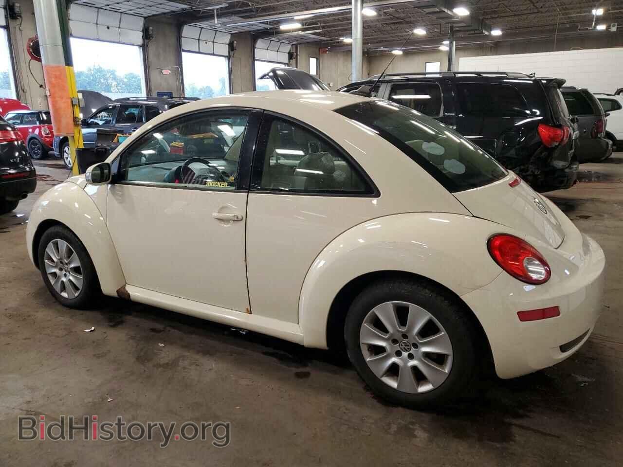 2010 VOLKSWAGEN BEETLE - VIN: 3VWPW3AG7AM011969 - Фото 2