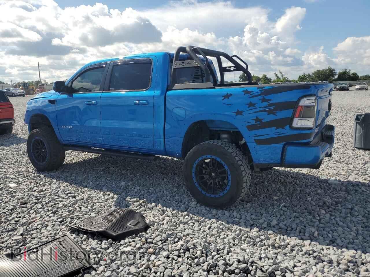 2020 RAM 1500 - VIN: 1C6SRFJT3LN330014 - Фото 2