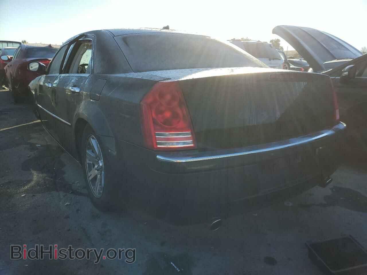 2008 CHRYSLER 300 - VIN: 2C3KA63H78H211086 - Фото 2