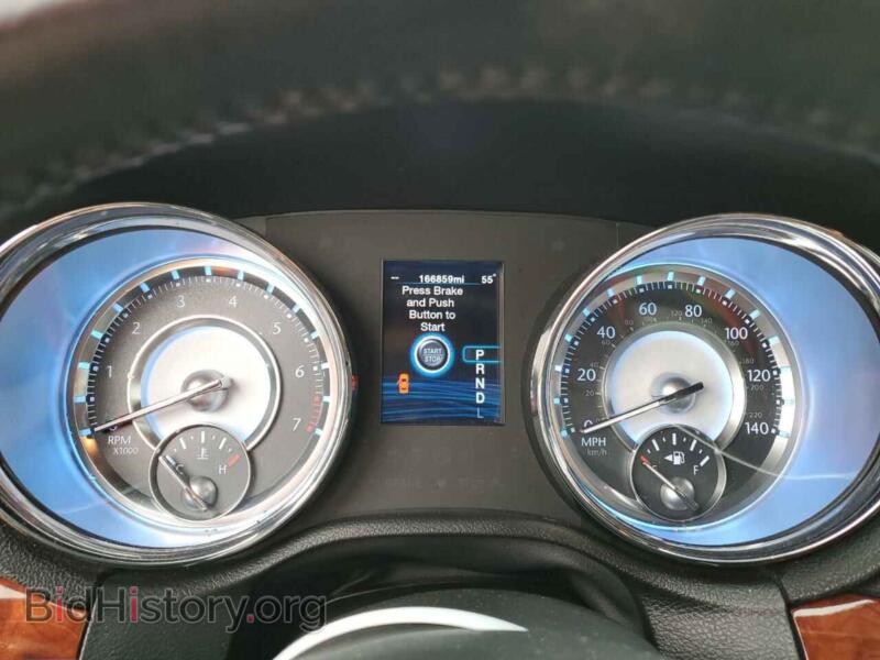 2012 Chrysler 300 (VIN 2C3CCACG0CH212422) — photo 9 of 12