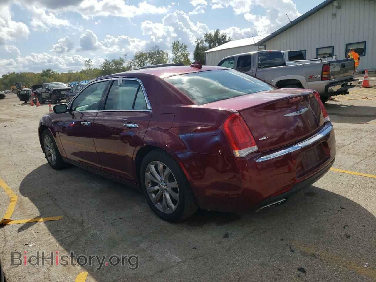 2019 CHRYSLER 300 - VIN: 2C3CCAKG8KH595526 - Фото 2