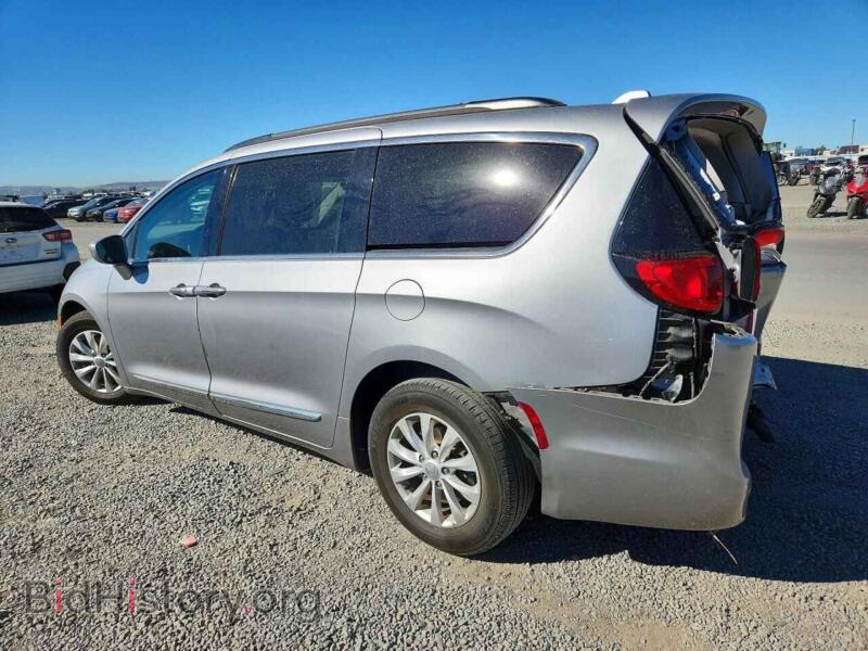 2017 Chrysler PACIFICA (VIN 2C4RC1BG3HR733739) — photo 2 of 13
