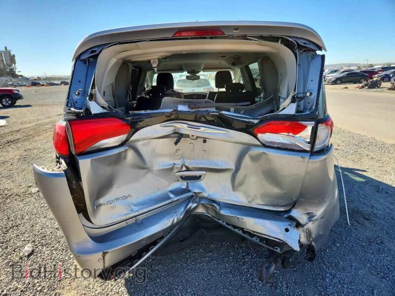 2017 Chrysler PACIFICA (VIN 2C4RC1BG3HR733739) — photo 6 of 13