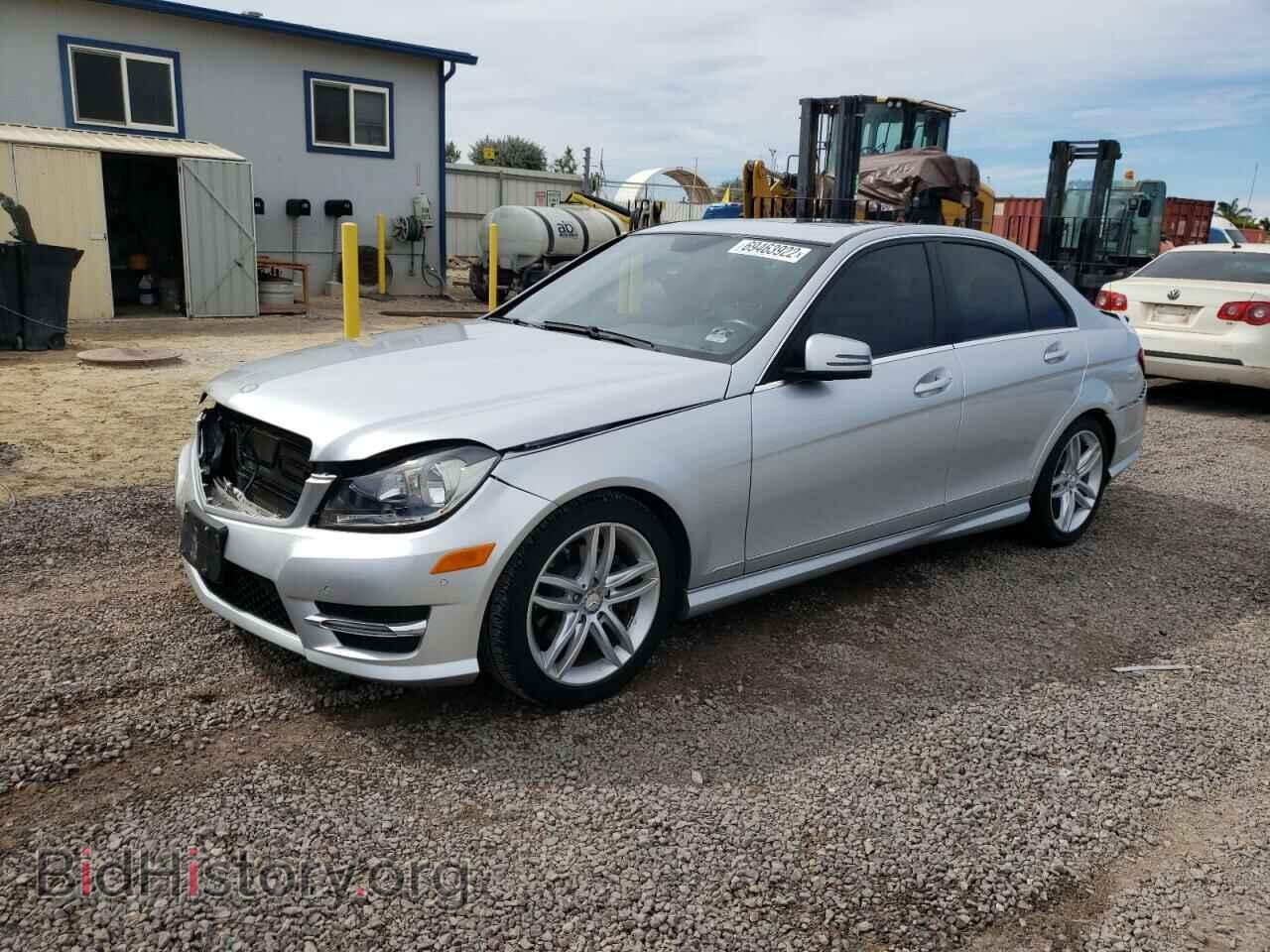 Photo WDDGF4HB0DA804329 - MERCEDES-BENZ C-CLASS 2013