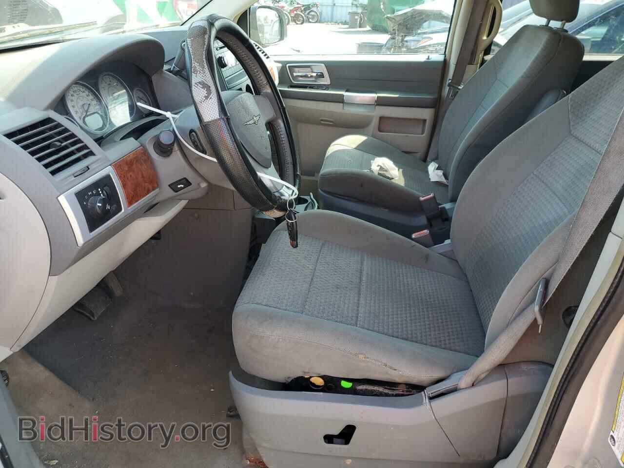 2008 CHRYSLER MINIVAN - VIN: 2A8HR54P28R786195 - Фото 7