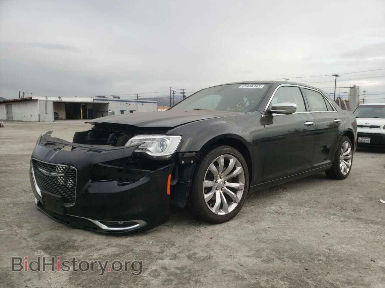 2019 CHRYSLER 300 - VIN: 2C3CCAEG7KH689389 - Фото 2