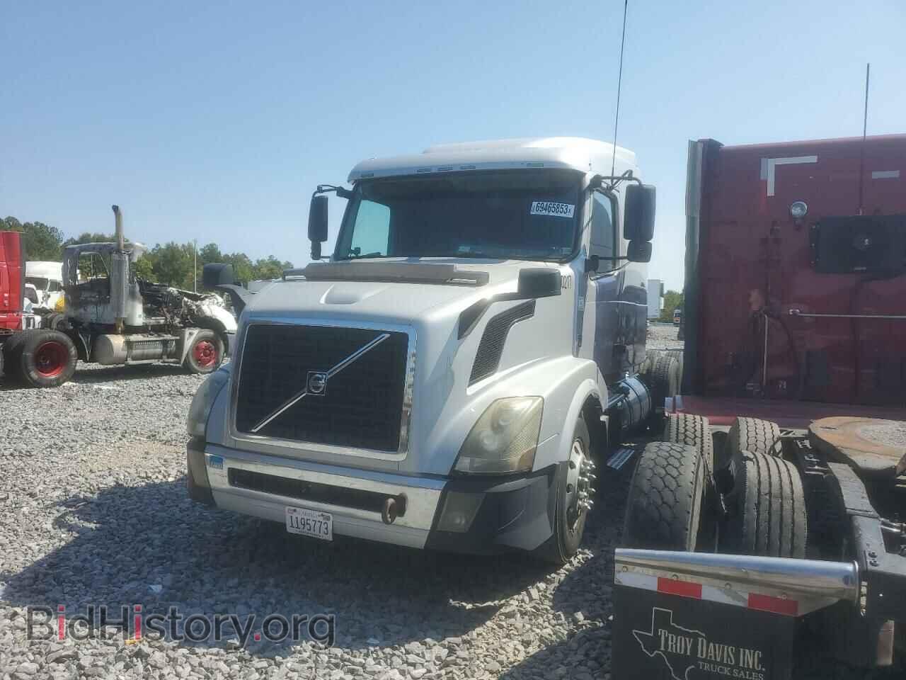 2016 VOLVO VN - VIN: 4V4NC9EHXGN973680 - Фото 2