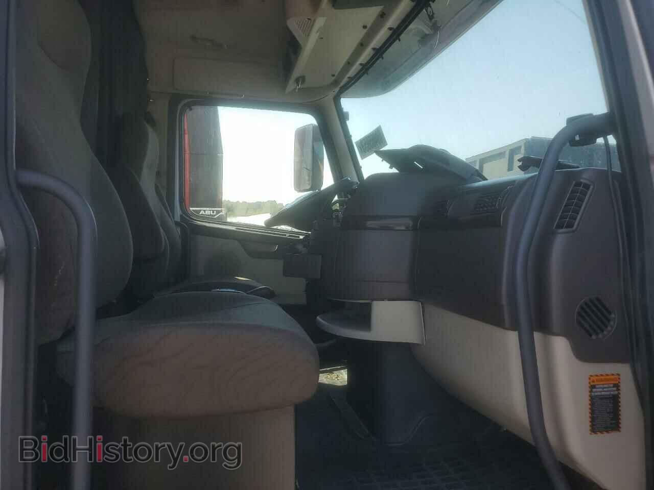 2016 VOLVO VN - VIN: 4V4NC9EHXGN973680 - Фото 5
