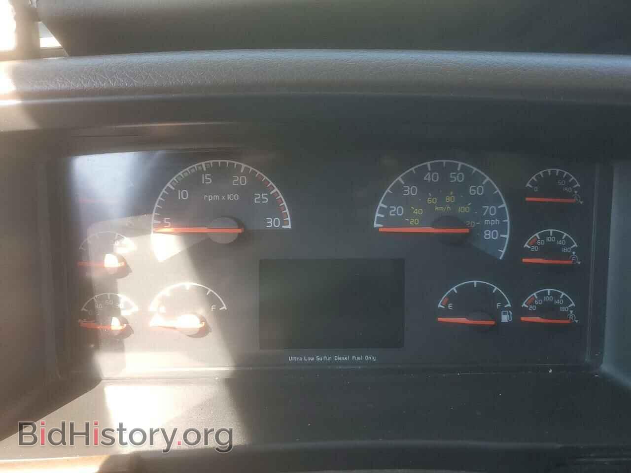 2016 VOLVO VN - VIN: 4V4NC9EHXGN973680 - Фото 8