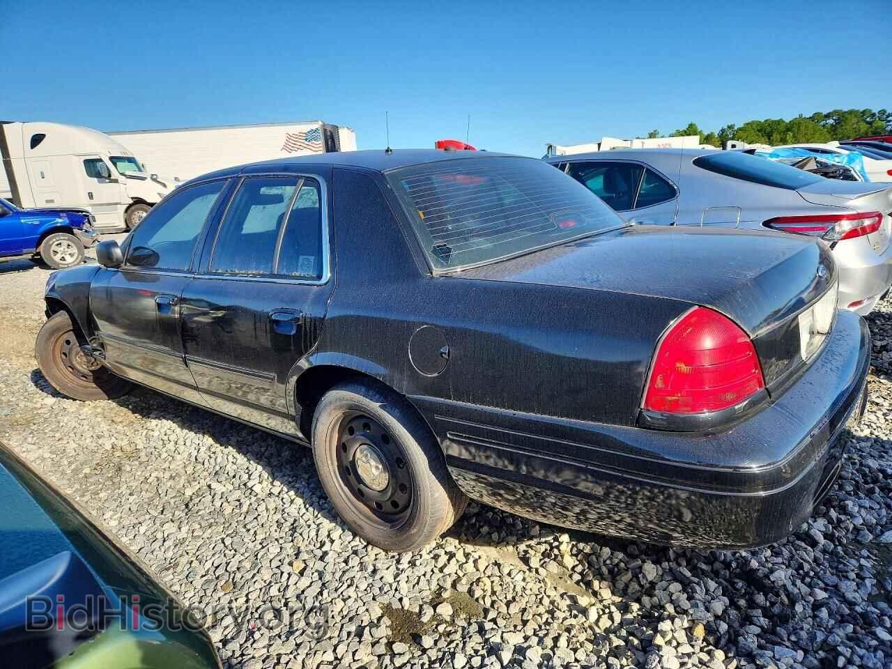 2011 FORD CROWN VIC - VIN: 2FABP7BV4BX135563 - Фото 2