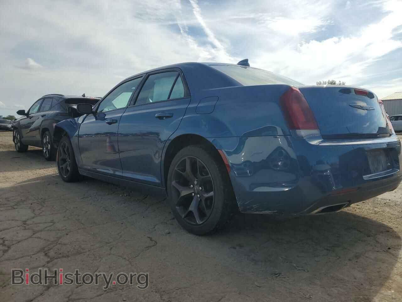 2020 CHRYSLER 300 - VIN: 2C3CCAAG4LH233678 - Фото 2