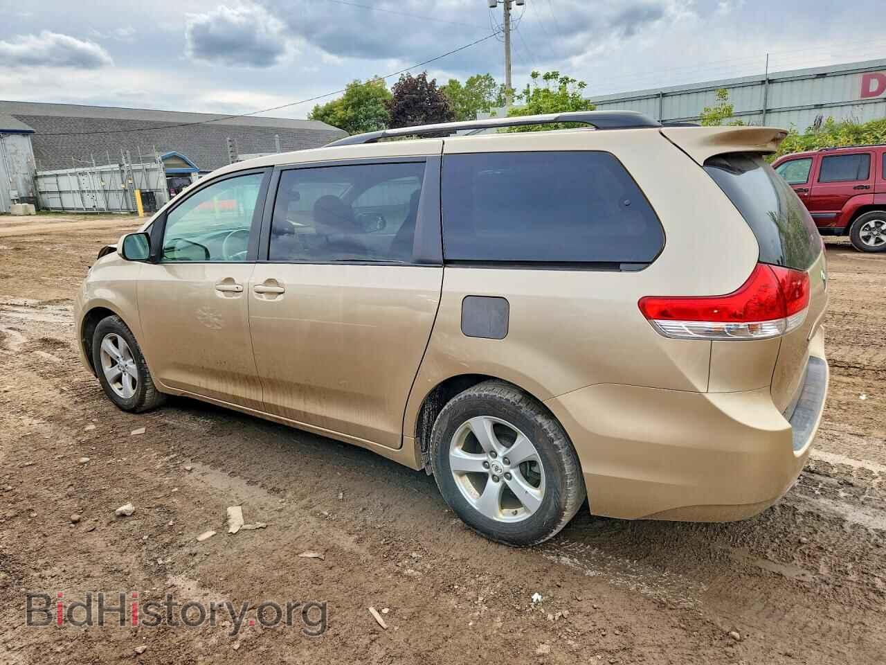 2011 TOYOTA SIENNA - VIN: 5TDKK3DC9BS167708 - Фото 2