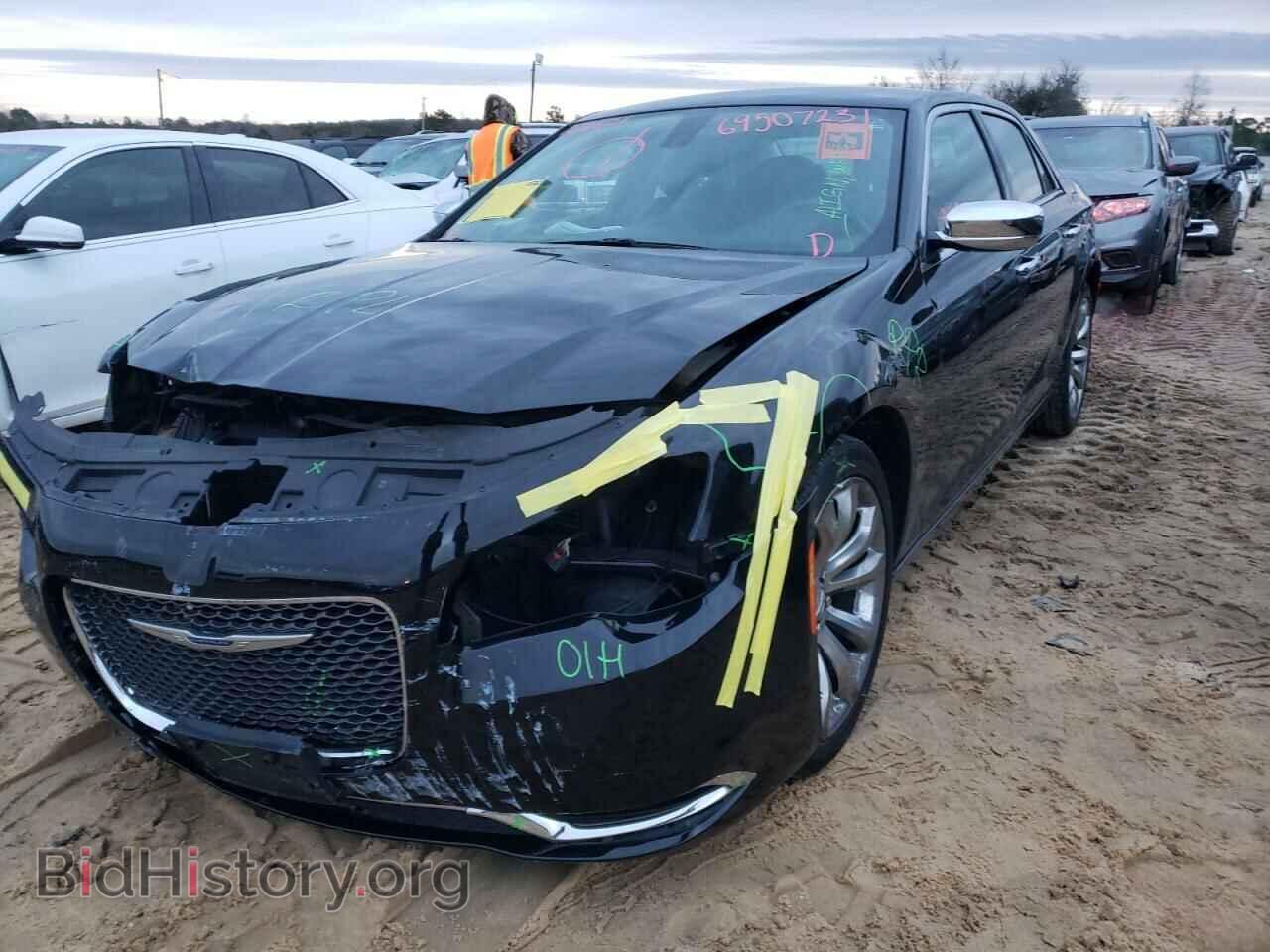 2019 CHRYSLER 300 - VIN: 2C3CCAEGXKH689628 - Фото 2