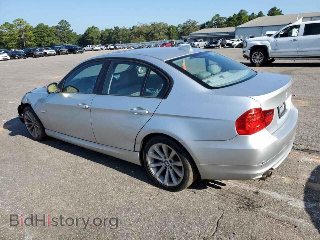 2011 BMW 3 SERIES - VIN: WBAPH7C52BA801000 - Фото 2
