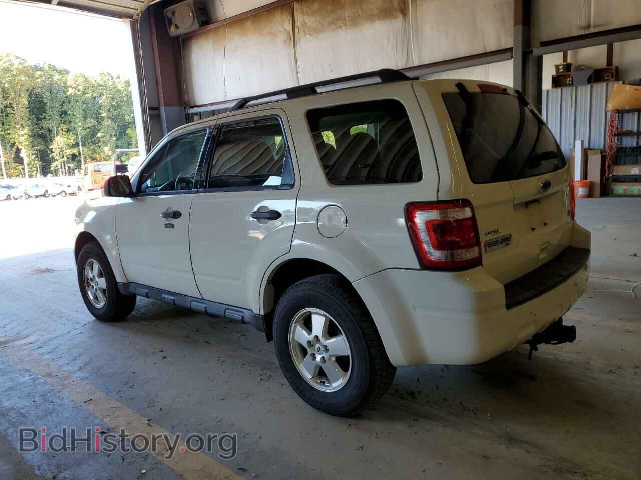 2011 FORD ESCAPE - VIN: 1FMCU0DG3BKB95068 - Фото 2