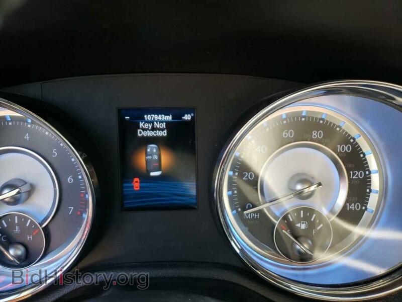 2014 Chrysler 300 (VIN 2C3CCAEG9EH252840) — photo 8 of 10