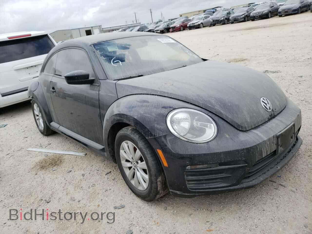 Photo 3VWF17AT6HM610967 - VOLKSWAGEN BEETLE 2017