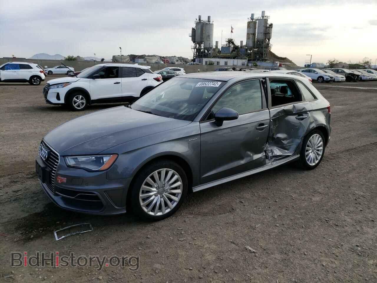 Фотография WAUUPBFF0GA103960 - AUDI A3 2016