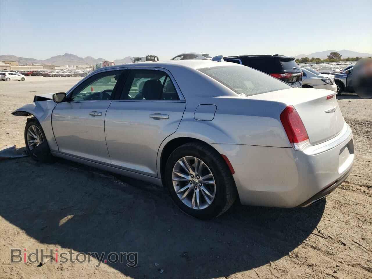 2019 CHRYSLER 300 - VIN: 2C3CCAAG1KH723008 - Фото 2