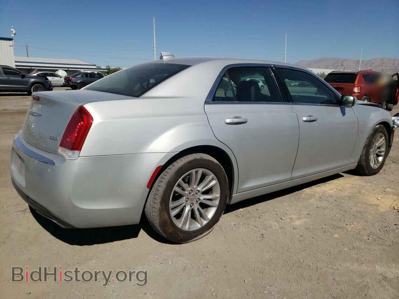 2019 CHRYSLER 300 - VIN: 2C3CCAAG1KH723008 - Фото 3