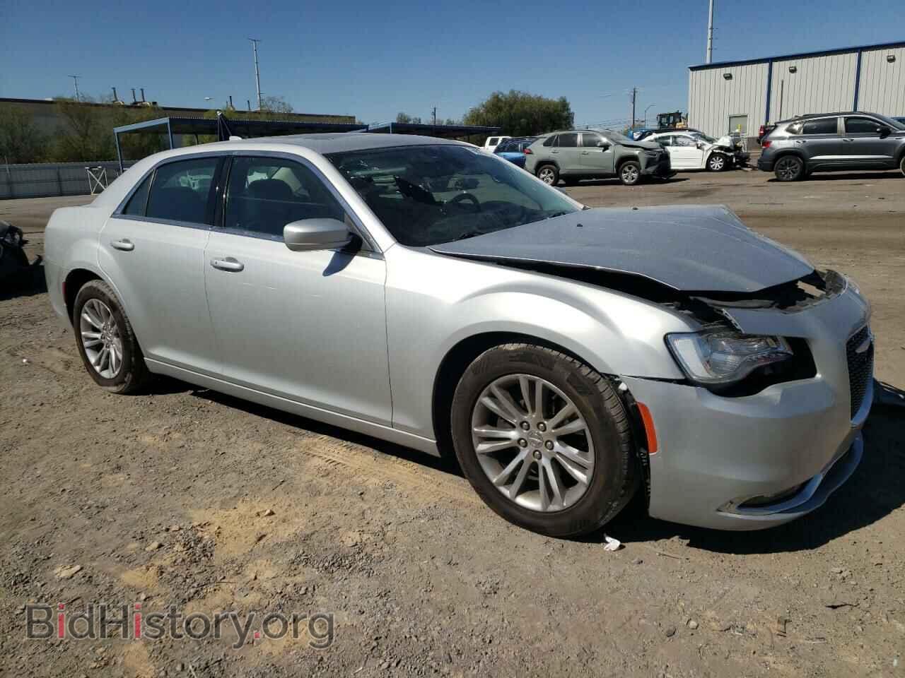 2019 CHRYSLER 300 - VIN: 2C3CCAAG1KH723008 - Фото 4